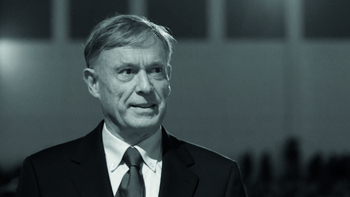 Schwarz-weiß-Porträt von Robert P. George, einem amerikanischen Rechtswissenschaftler.
