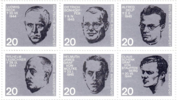 Ein Bogen mit sechs deutschen Briefmarken, die Porträts wichtiger Persönlichkeiten des deutschen Widerstands zeigen.