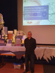 Ingo Talg von Microsoft Deutschland GmbH steht vor einer Präsentation über KI-Anwendungen bei der Bundeswehr.