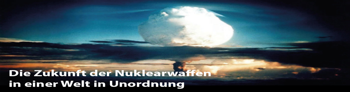 Pilzwolke einer nuklearen Explosion über dunklem Horizont. Text: Die Zukunft der Nuklearwaffen in einer Welt in Unordnung.