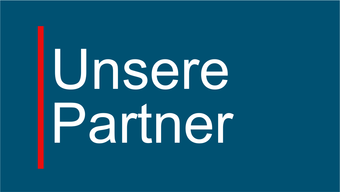 Titelkarte mit weißem Text 'Unsere Partner' und einer roten vertikalen Linie auf dunkelblauem Hintergrund.