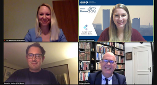 Vier lächelnde Personen in einer Videokonferenz: Dr. Manuela Scheuermann, Christiane Heidbrink, Benedikt Roelen, Richard Rohde.