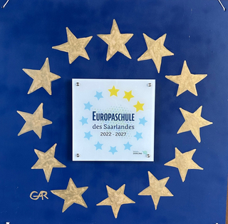  Offizielles Schild der Europaschule des Saarlandes 