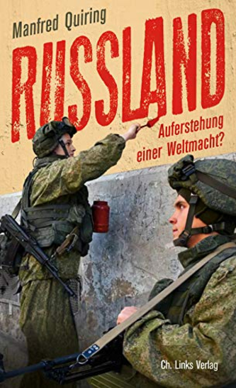 Buchcover: Zwei Soldaten. Einer malt 'RUSSLAND' an eine Wand, daneben 'Auferstehung einer Weltmacht?'. Autor Manfred Quiring.