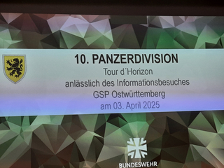 Präsentationsfolie der 10. Panzerdivision: 'Tour d'Horizon' für GSP Ostwürttemberg am 03. April 2025. Bundeswehr Logo.