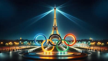 Beleuchteter Eiffelturm bei Nacht mit hellen Suchscheinwerfern und den leuchtenden Olympischen Ringen im Vordergrund in Paris.