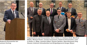 Roderich Kiesewetter hält einen Vortrag; daneben Gruppenbild der zehn Organisatoren und Teilnehmer.