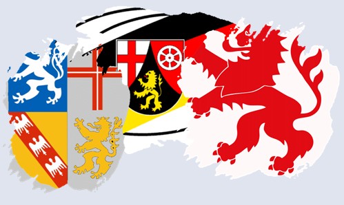 Eine stilisierte Collage heraldischer Symbole aus Rheinland-Pfalz, mit dem roten Pfälzer Löwen, Mainzer Rad und Trierer Kreuz.